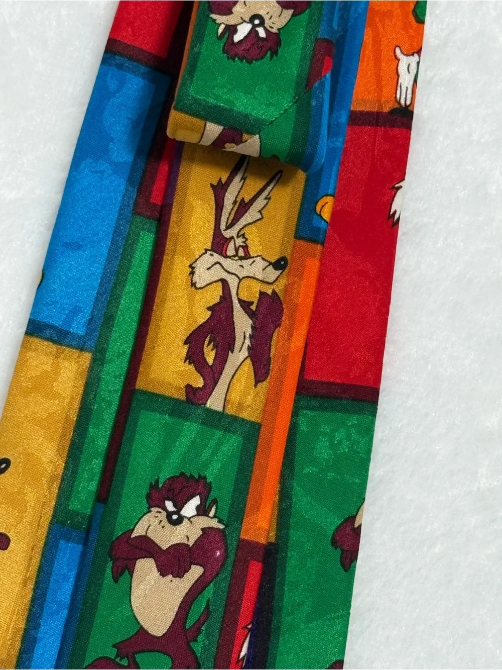 Looney Tunes Mania Vintage Character Necktie Bugs Bunny Taz Tweety 58”